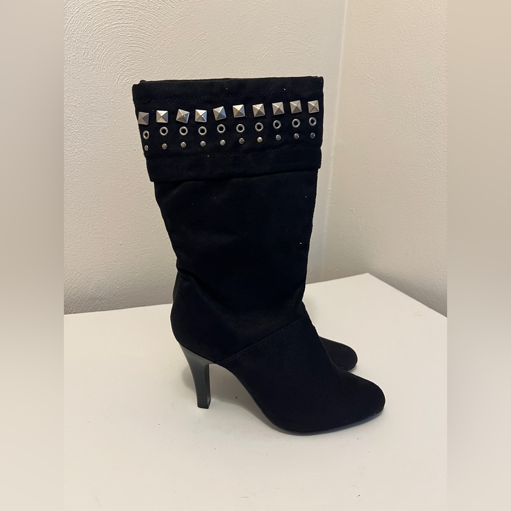 Classique Black Faux Suede Slip-On Boots w/ Grommet Detail | Size 7.5